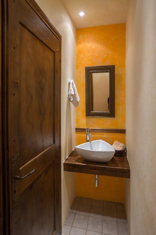 Casa Di Luce Bed & Breakfast Agia Marina  Exterior photo